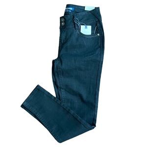 Wallflower Jeans CURVY Fit